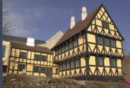 <p>ARCHITECTURAL TERMS </p><p><span style="color: rgb(0, 0, 0);">Half-timbering</span></p>