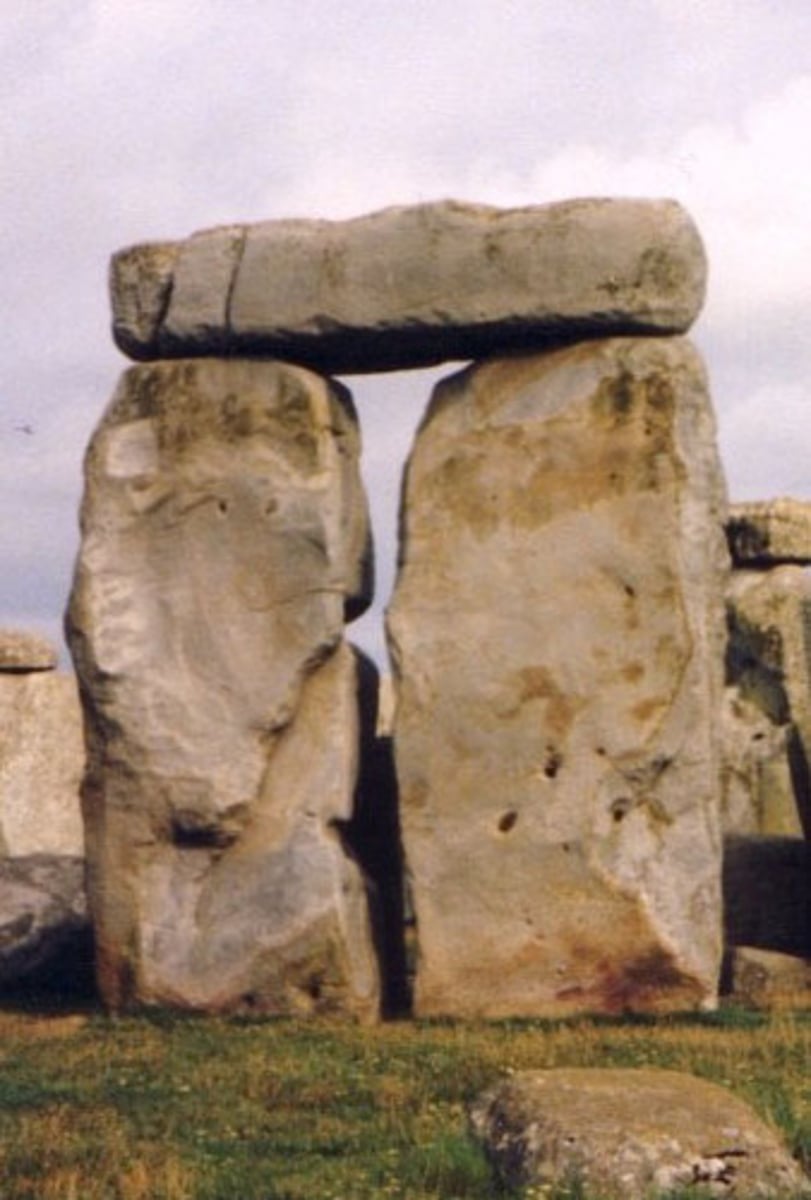 <p>A pair of monoliths topped with a lintel; found in megalithic structures.</p>