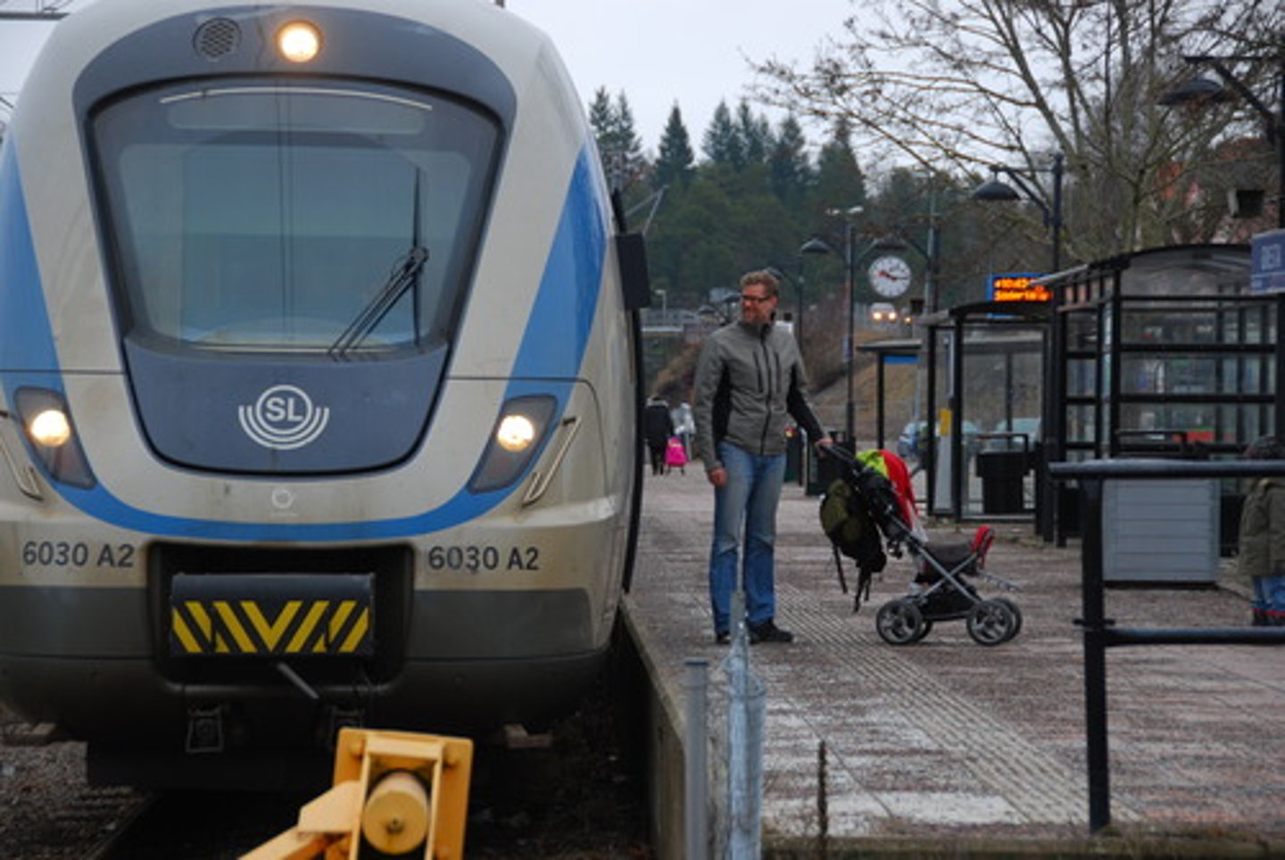 <p>поїздом</p>