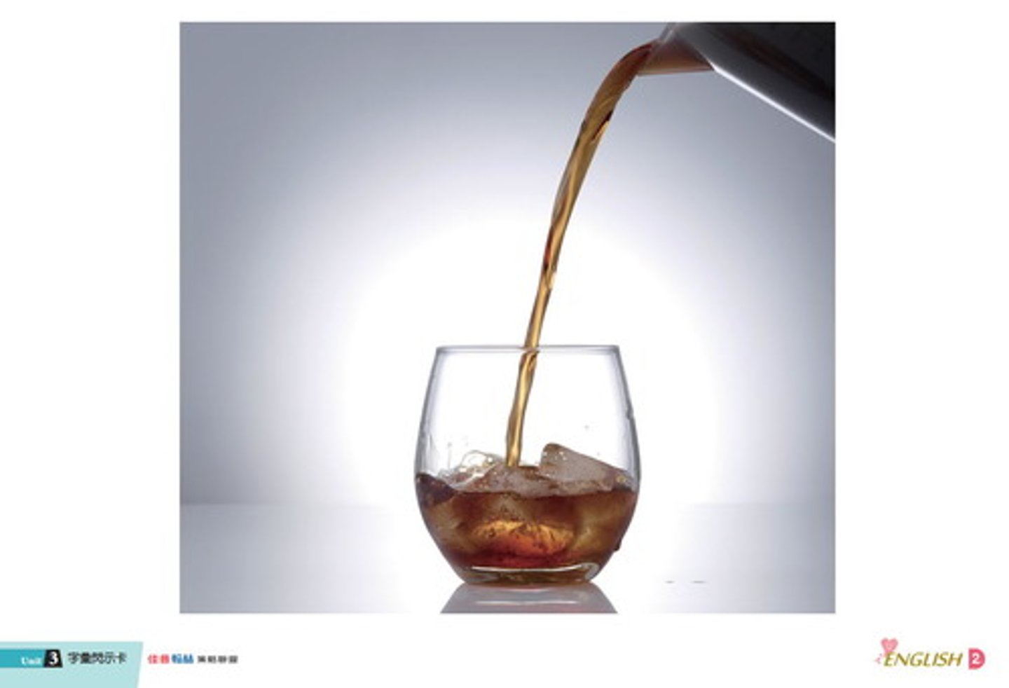 <p>đổ (The liquid is poured into molds.)</p>