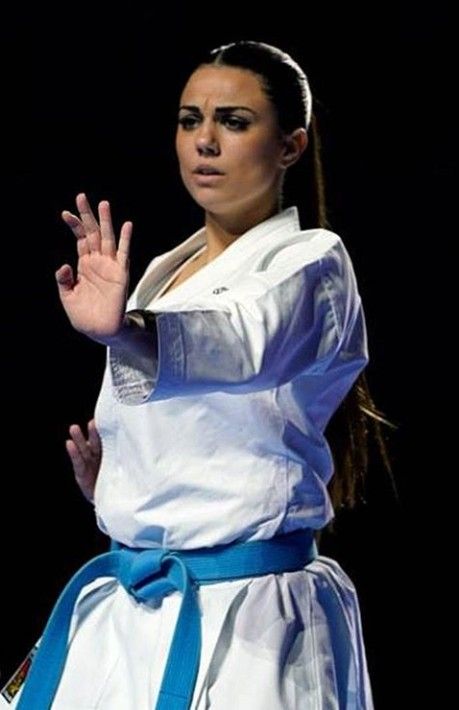 Vertical knife hand block