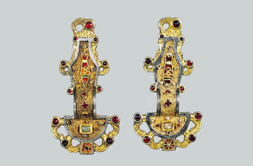 <p>Merovingian Looped Fibulae</p>