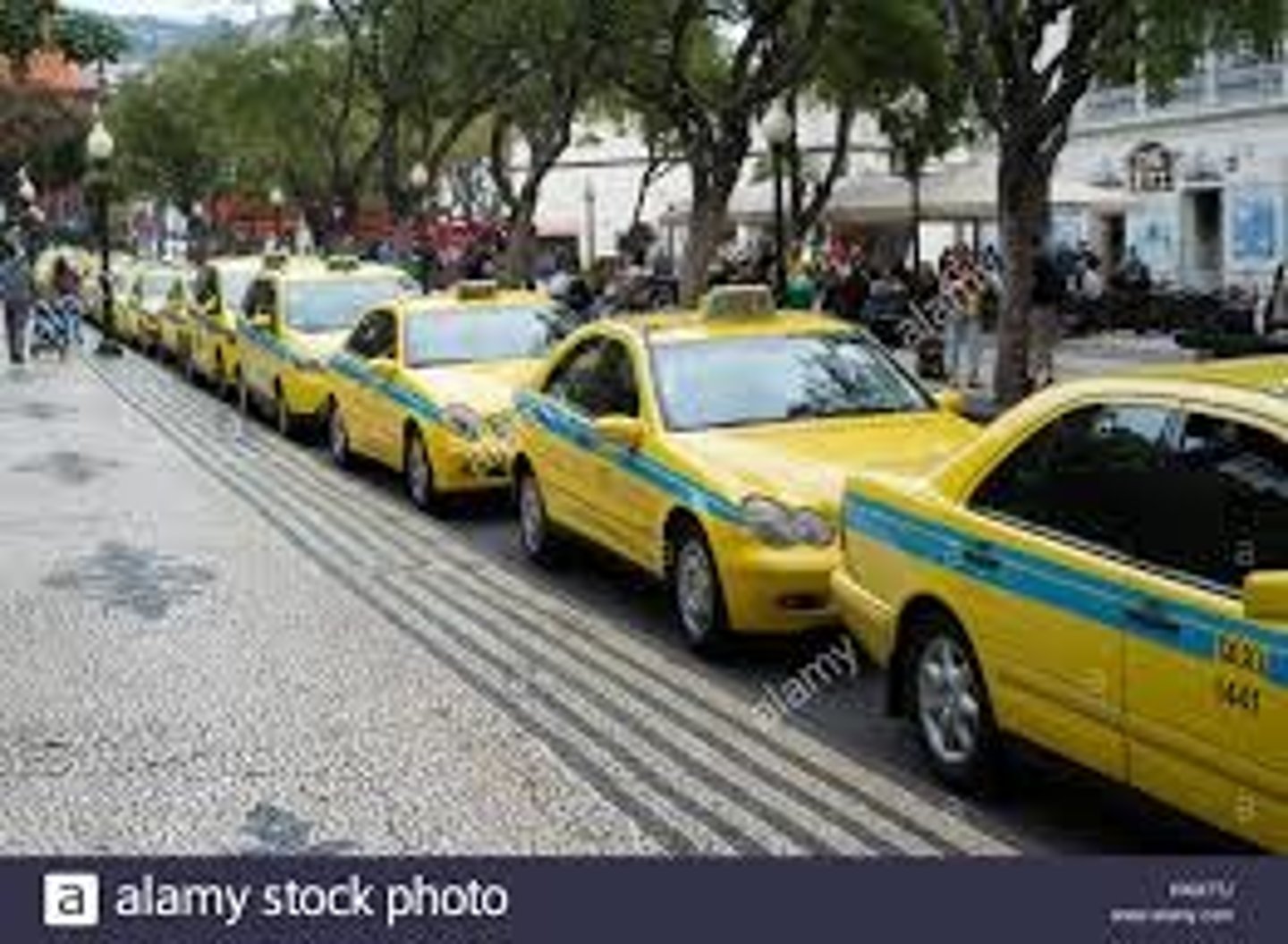<p>bãi đỗ taxi</p>