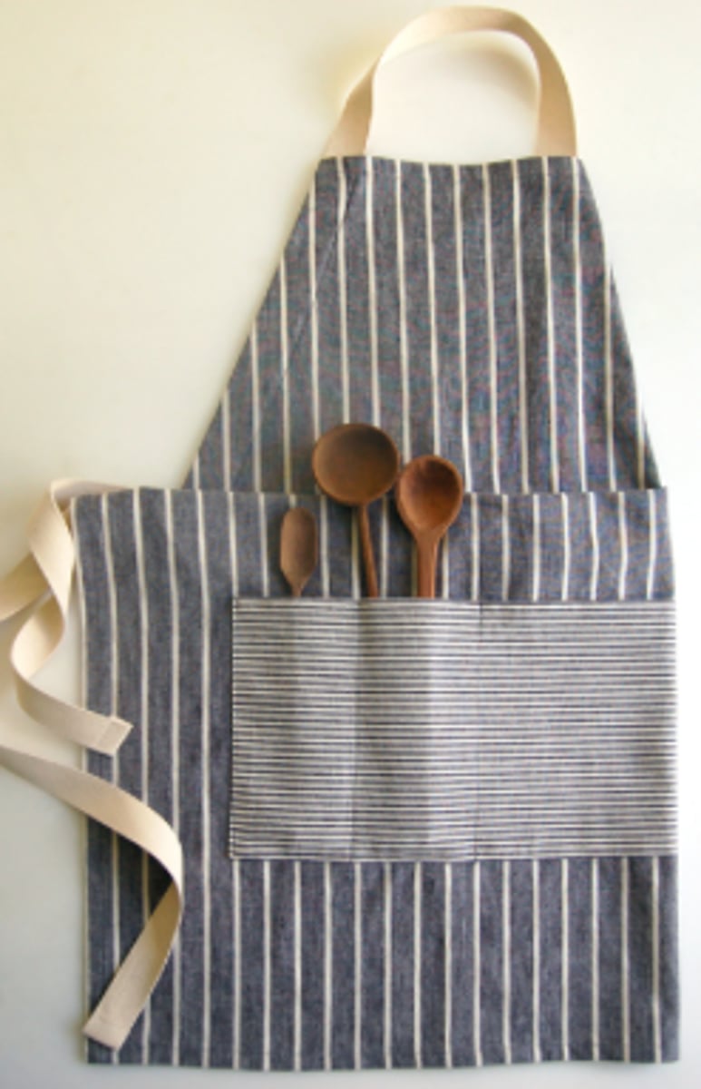 <p>an apron</p>