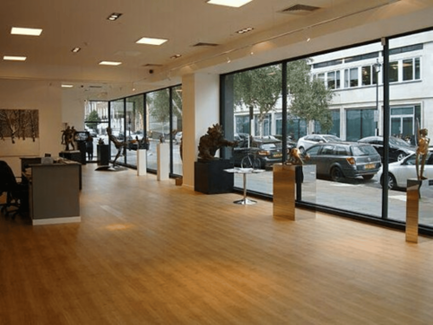 <p>the floor of a building at ground level: tầng trệt</p>