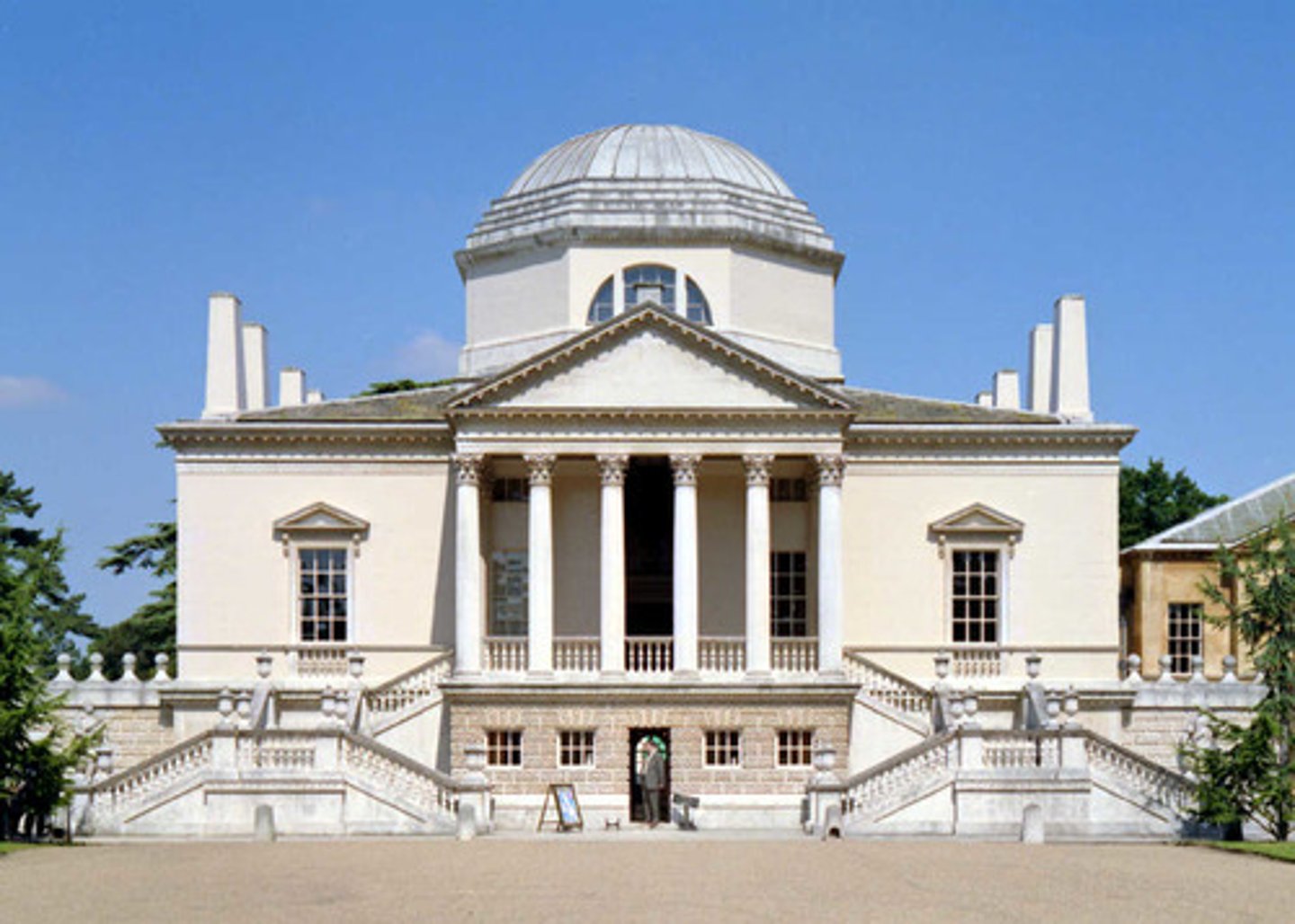 <p>A Neo-Palladian style villa in London, England. An example of Neo-Palladian architecture in west London; it is one of the most glorious examples of 18th-century British architecture and landscaped gardens.</p>