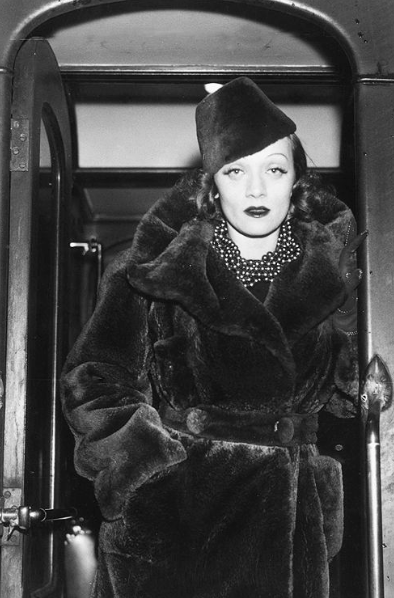 <p>loose-fitting pull-on jacket made with an attached hood that is sometimes trimmed with real or synthetic fur; worn originally by Inuit and introduced in 1930s for winter sportswear</p>