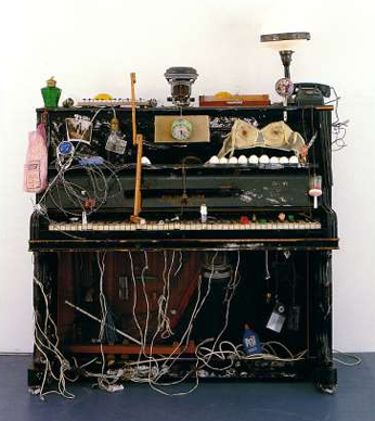 <p>Integral Piano</p>