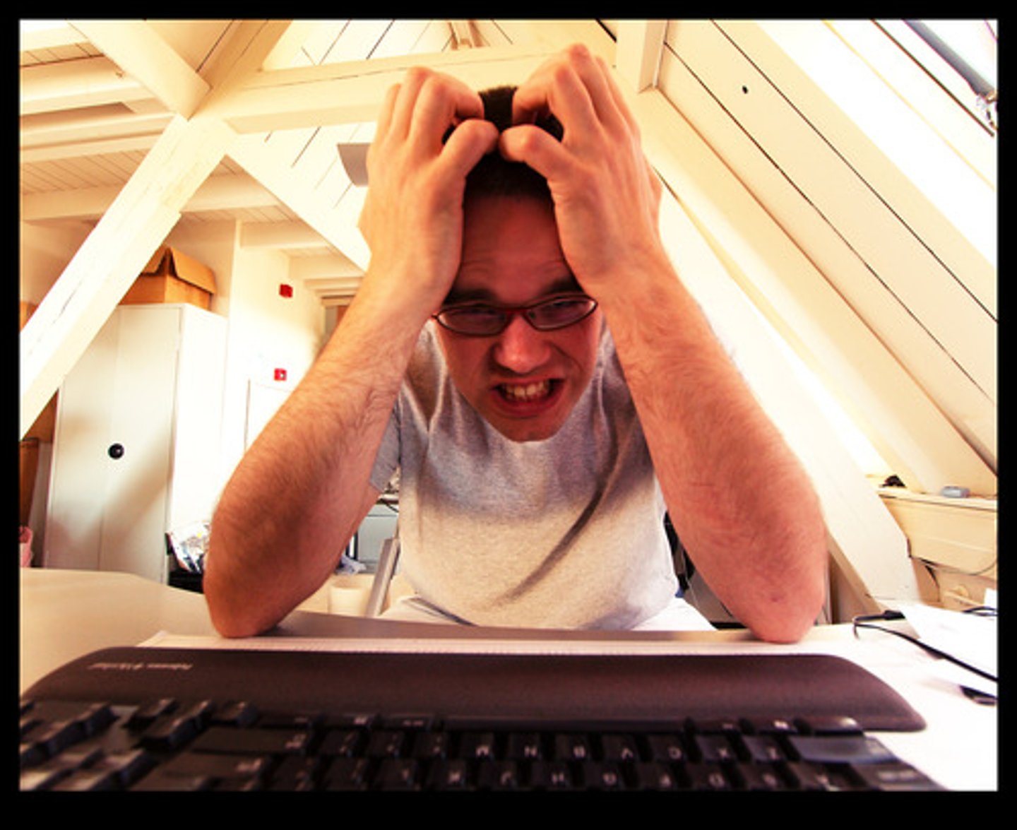 <p>(v.) to frustrate, thwart, or defeat; to confuse, perplex, or embarrass</p><p>S: nonplus, disconcert, foil</p>