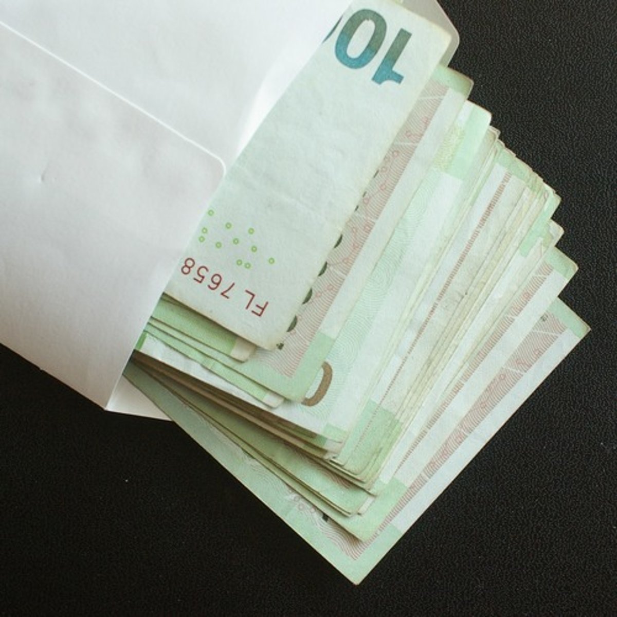 <p>uang selamat pernikahan</p>