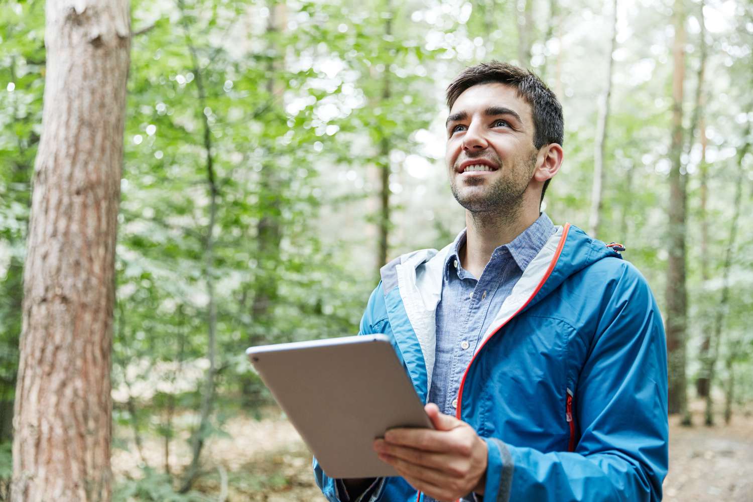 <p><span>a non-experimental technique of observing and recording behavior in naturally occurring situations without trying to manipulate and control the situation.</span></p>