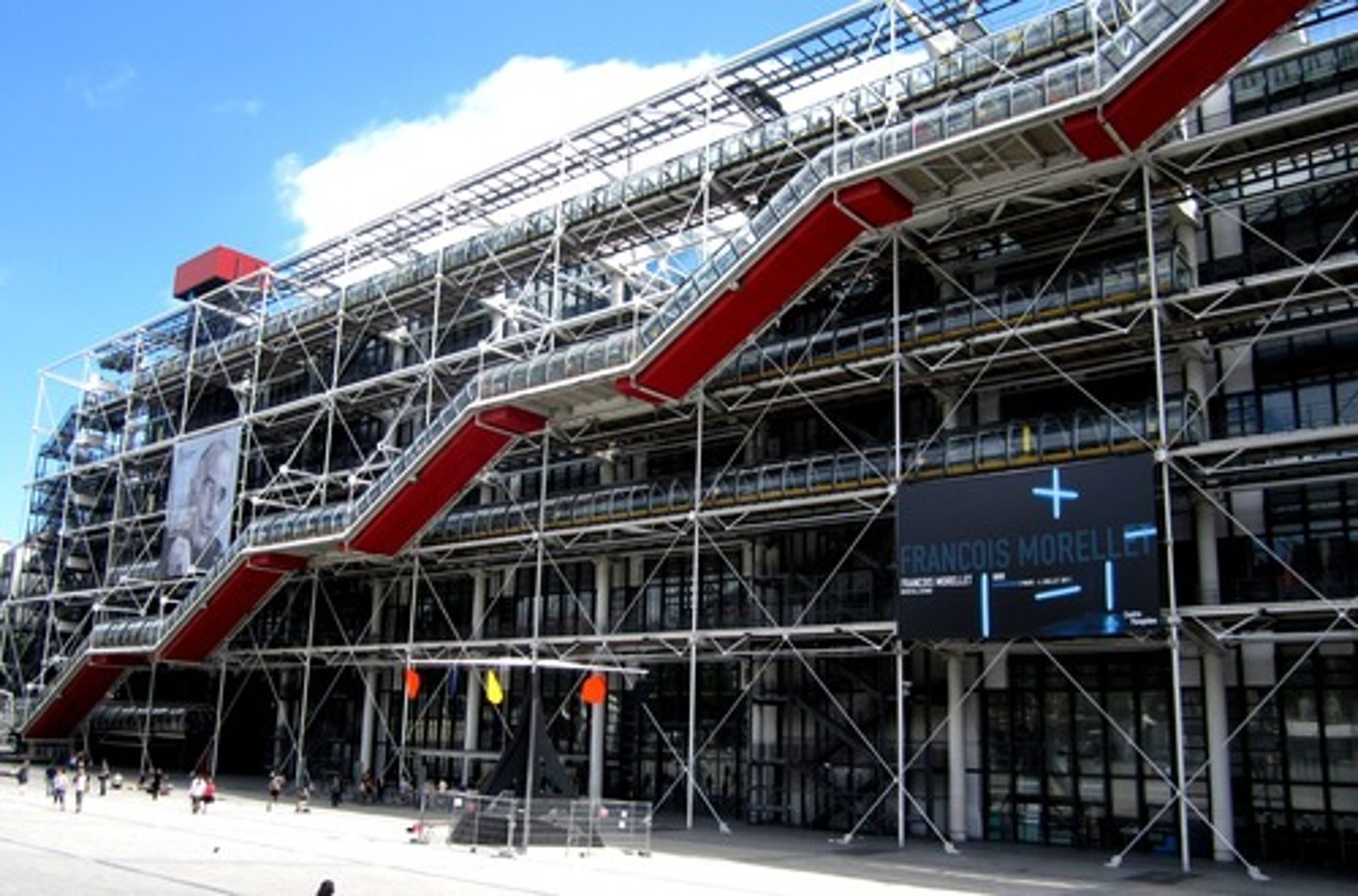 <p>Designed by Renzo Piano between 1971-1977</p>