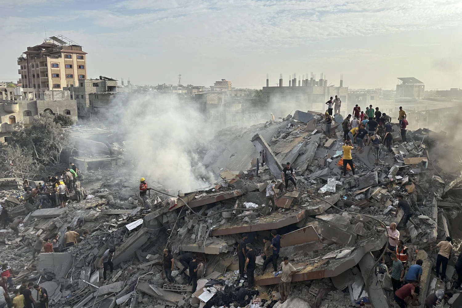 <p>What makes Israel's warfare morally distinct from Hamas?</p>