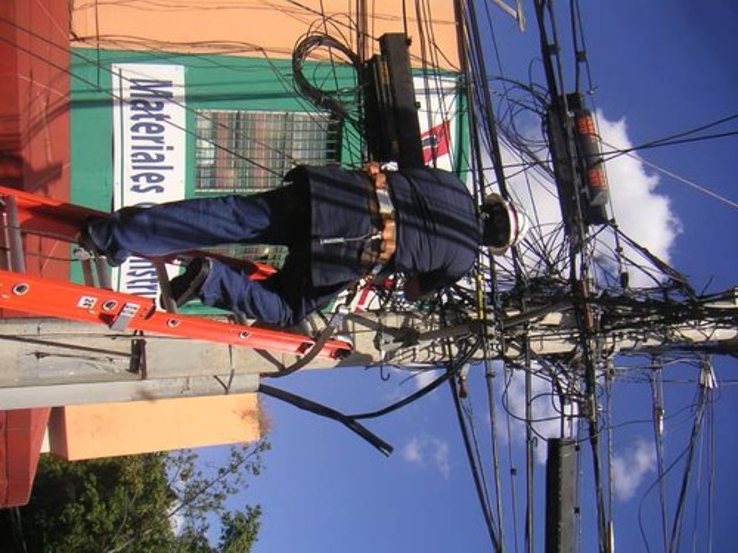 <p>electrician</p>