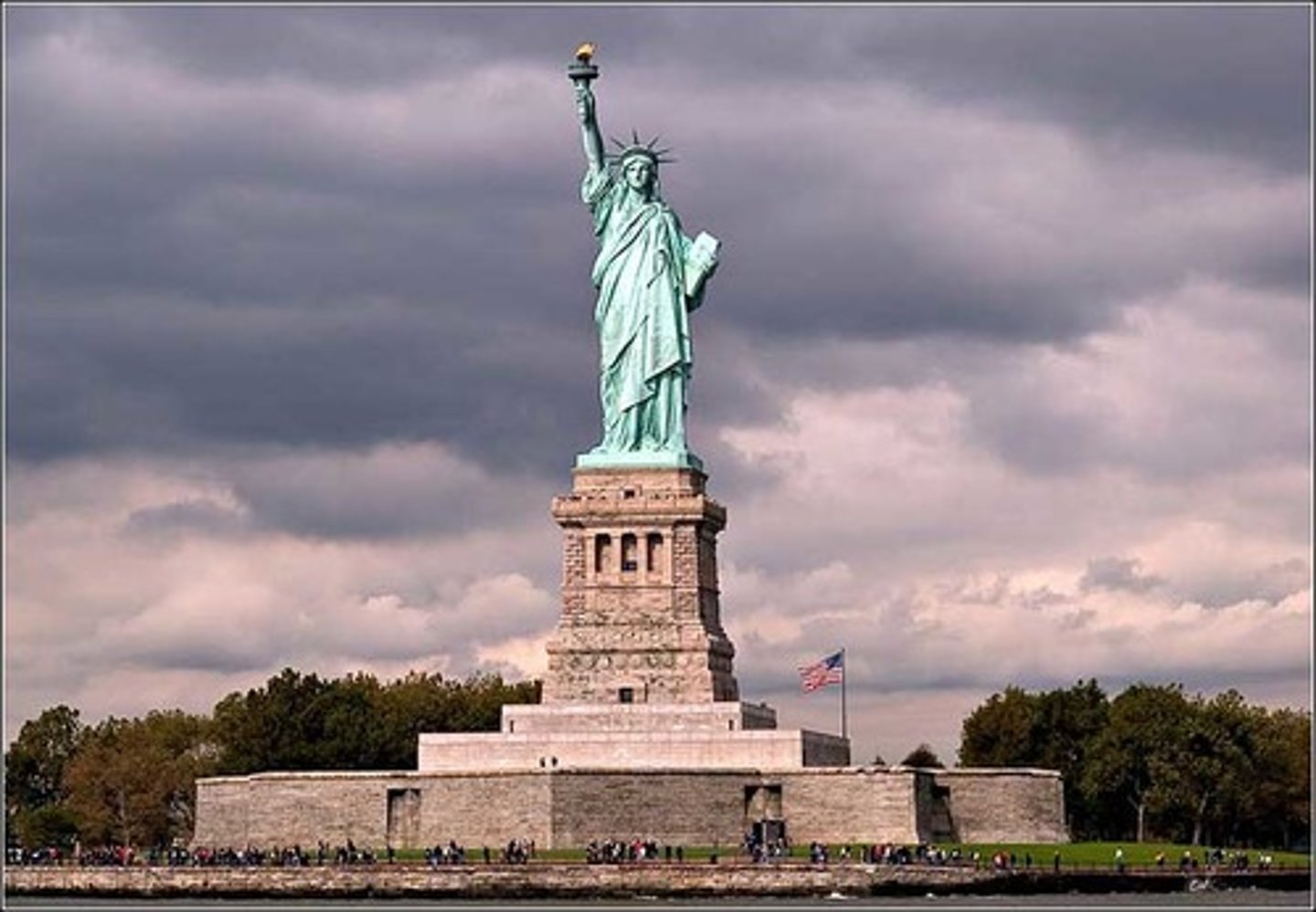 <p>zìyóu - freedom, free</p>