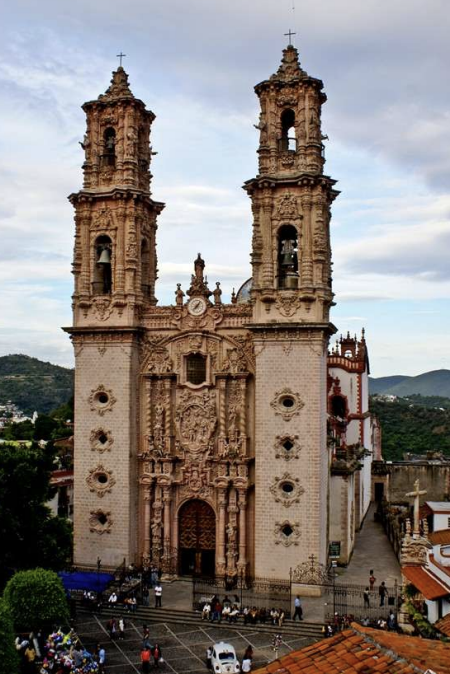 <p>Image+ Image description (Importance to architecture)</p>