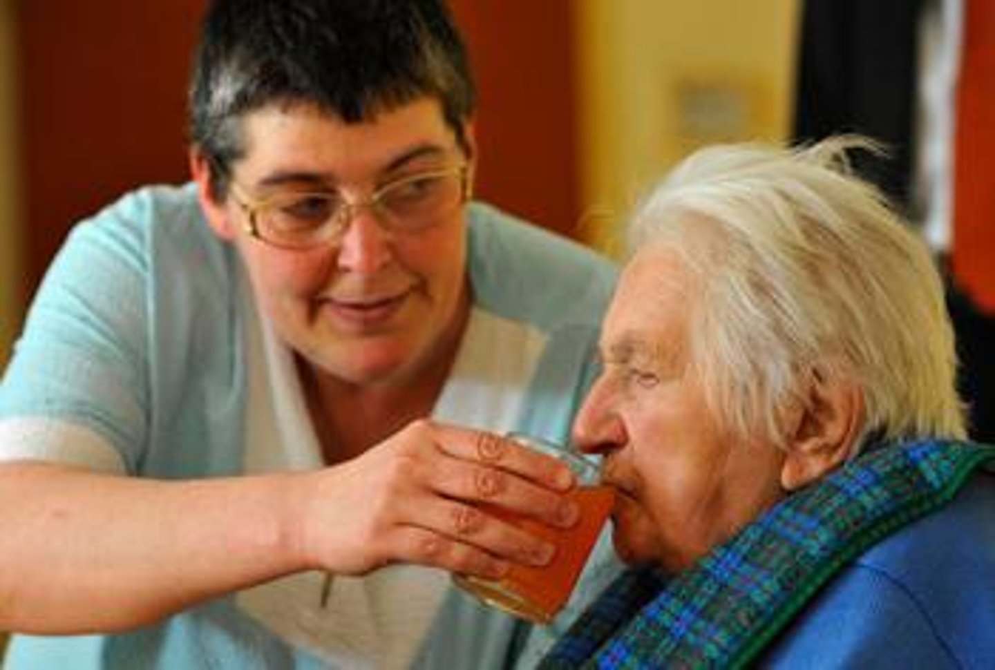 <p>sự chăm sóc, hỗ trợ</p><p><span style="color: rgb(239, 23, 23);"><strong>chăm sóc, giúp đỡ ( hành động)</strong></span></p><p><span style="color: rgb(239, 23, 23);"><strong>được chăm sóc giúp đỡ</strong></span></p><p><span style="color: rgb(239, 23, 23);"><strong>mong được chăm sóc, hỗ trợ ( trong chào hỏi)</strong></span></p>