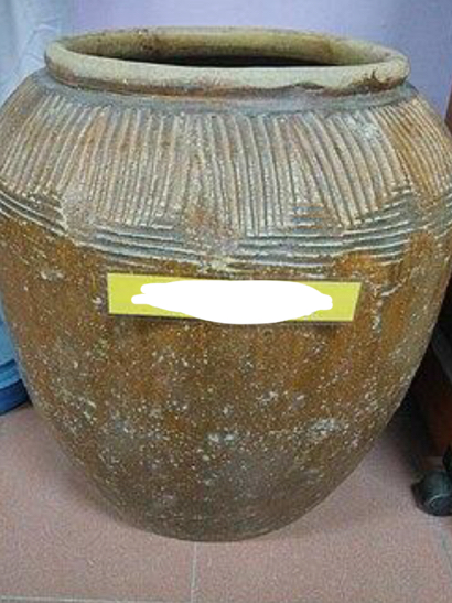 <p><span>large ceramic jar, often imported from China, used for water or as prestige display</span></p>