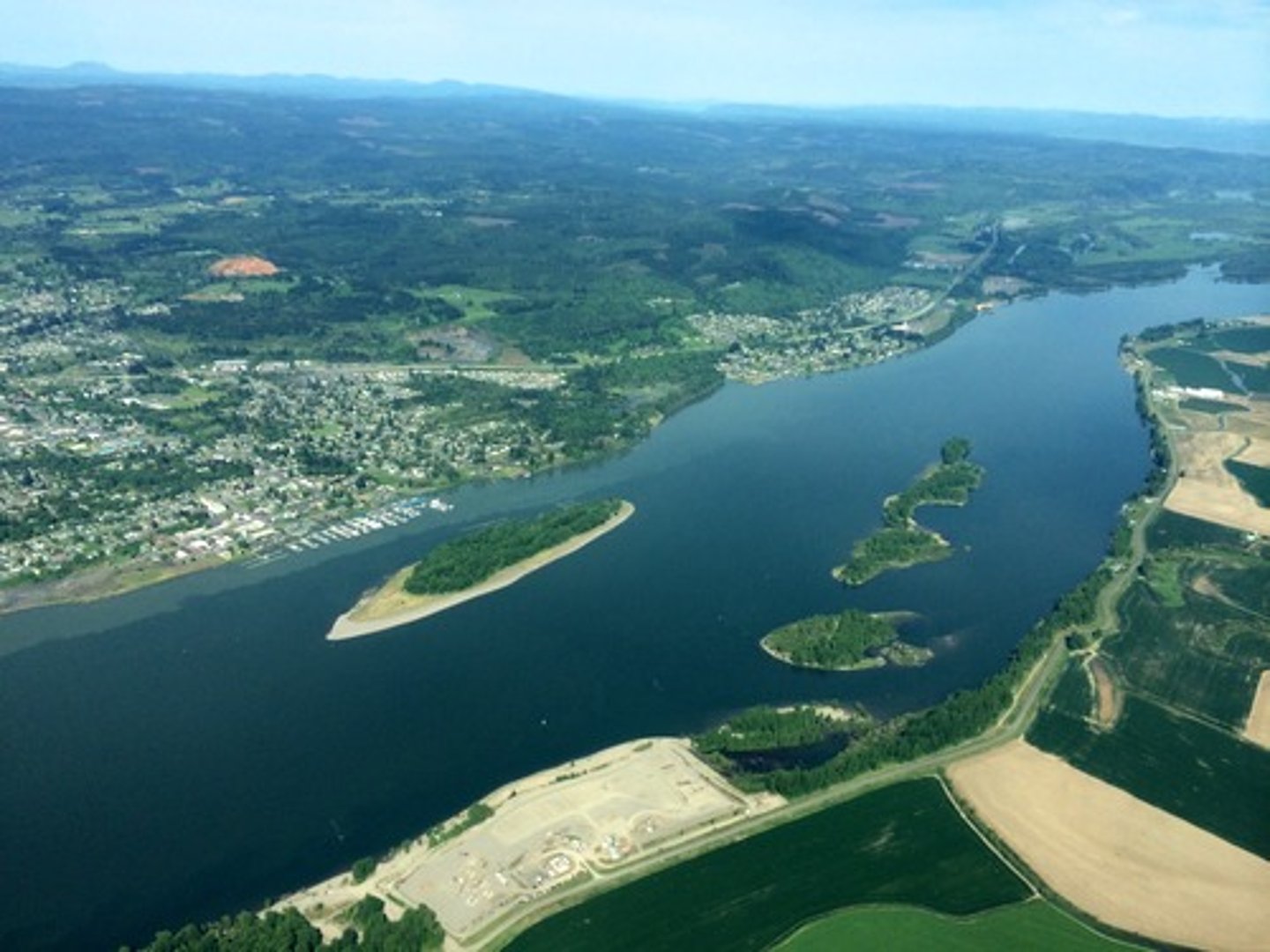 <p>Góc nhìn từ trên cao (như chim nhìn xuống)</p><p>ex: From the mountain, we had a bird's-eye view of the valley.</p>