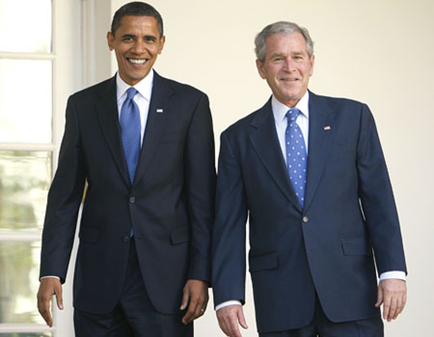 <p>/ˈprɛdəˌsɛsər/ người tiền nhiệm, người tiền bối</p>