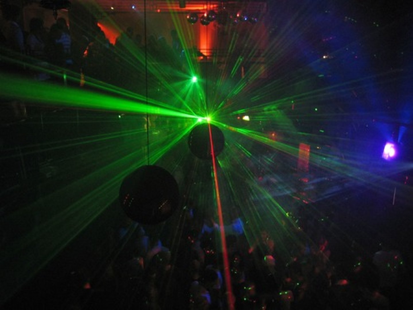 <p>discotheque; dance club</p>