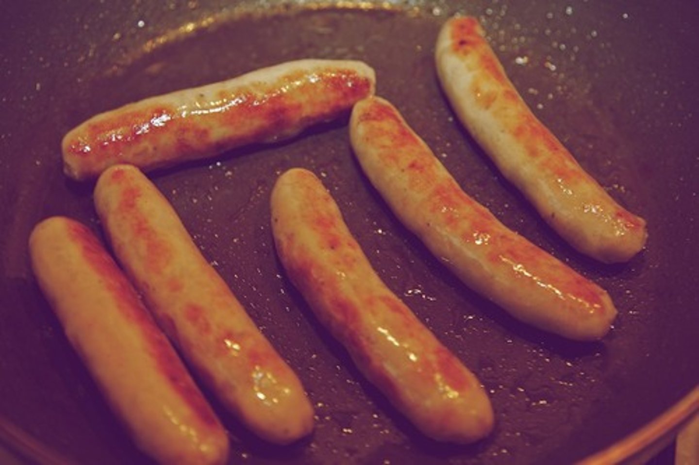 <p>a type of German sausage made primarily from pork, beef, or veal</p>