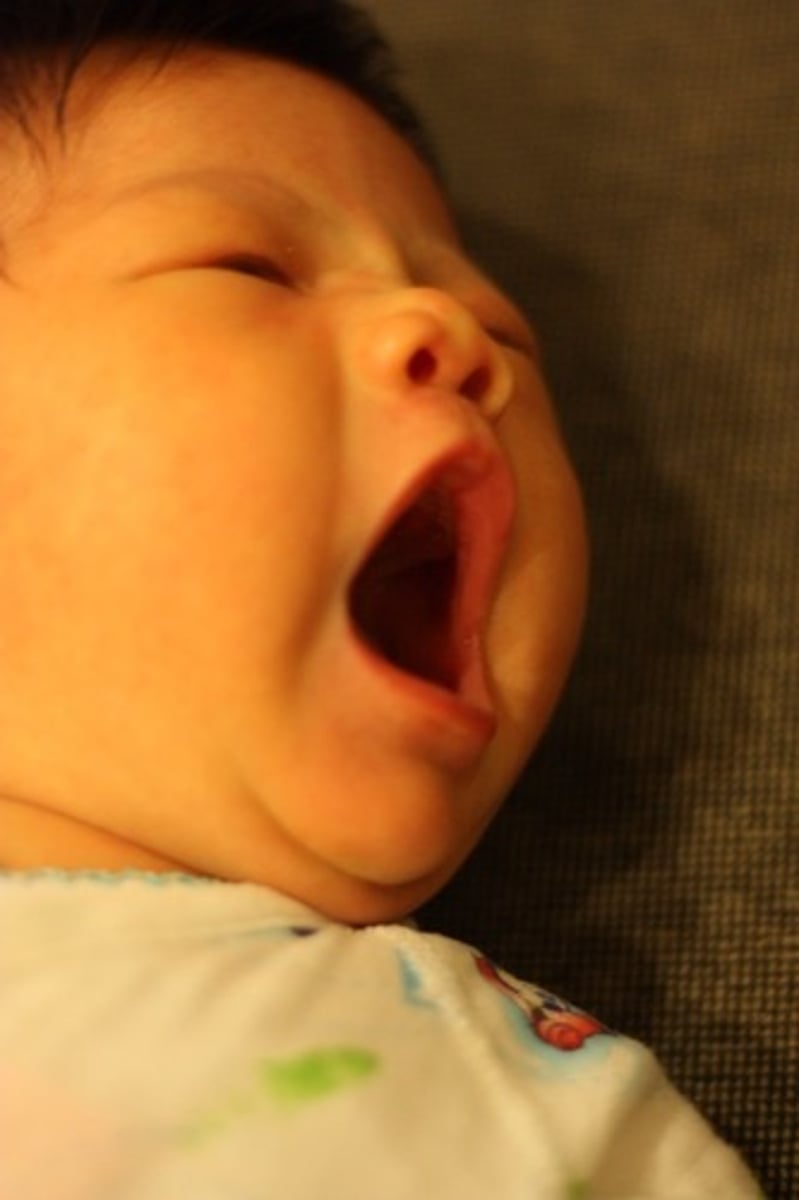 <p>qiàn - yawn/owe/lack</p>