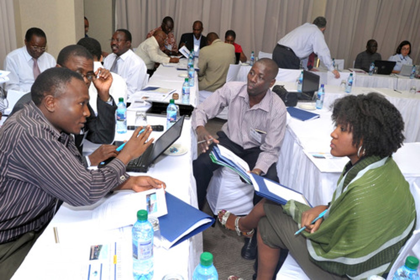 <p>/ˌɔːr.ɡə.nəˈzeɪ.ʃən/ tổ chức</p>