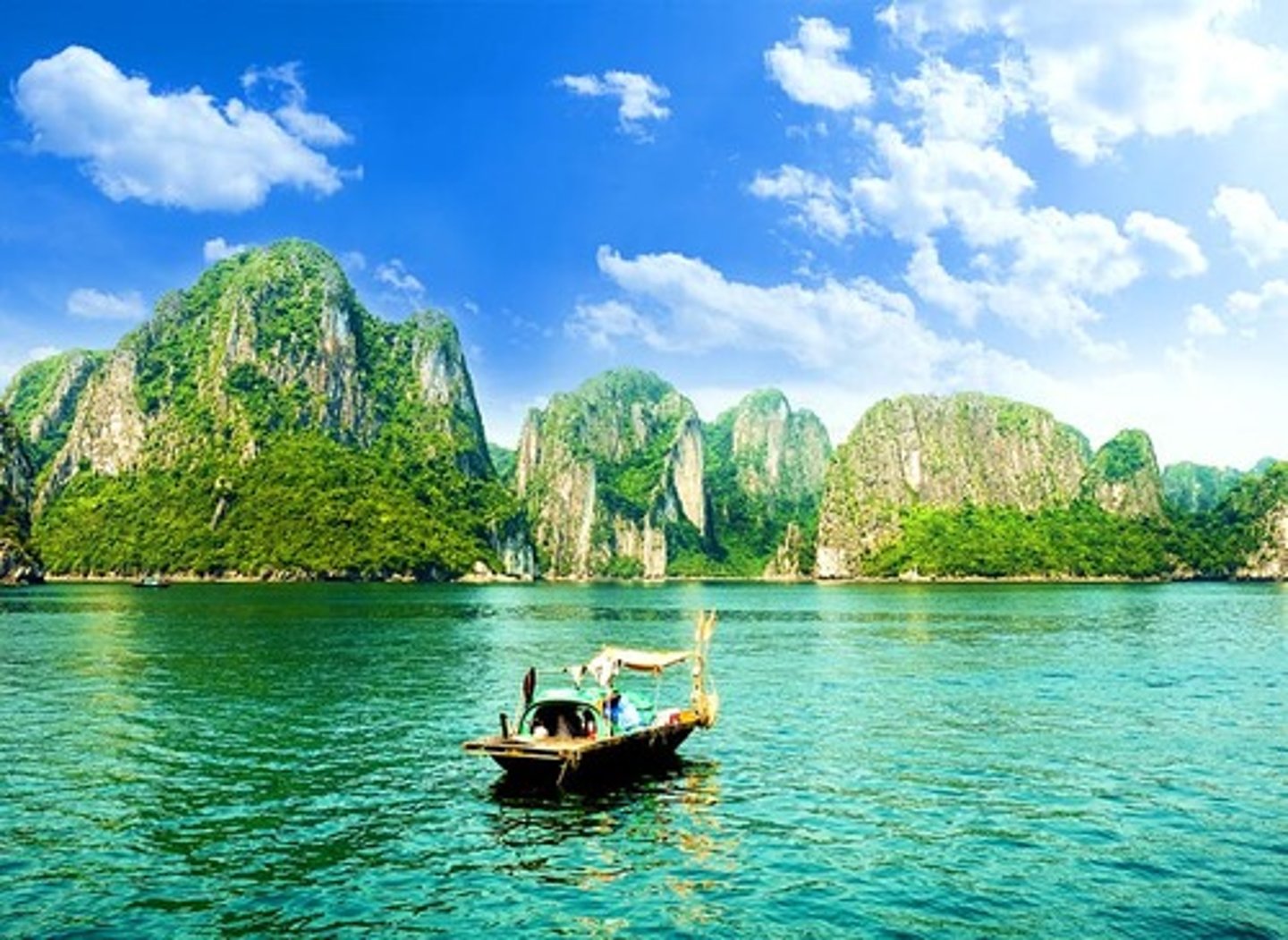 <p>(n): kì quan thiên nhiên</p>