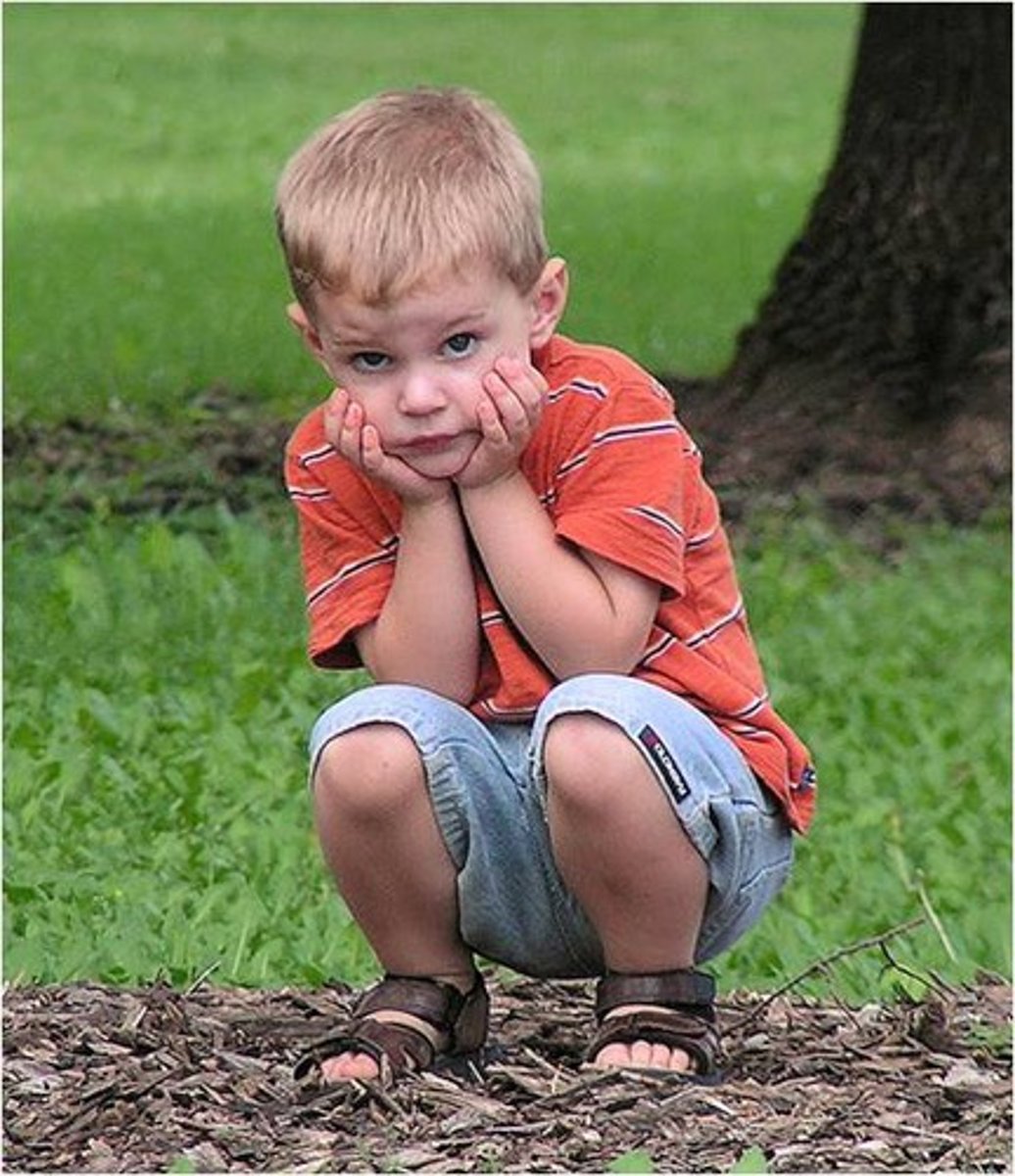 <p>sit on one's heels</p><p><em>“The children </em><strong><em>hunkered</em></strong><em> down to protect themselves from the sandstorm”</em></p>