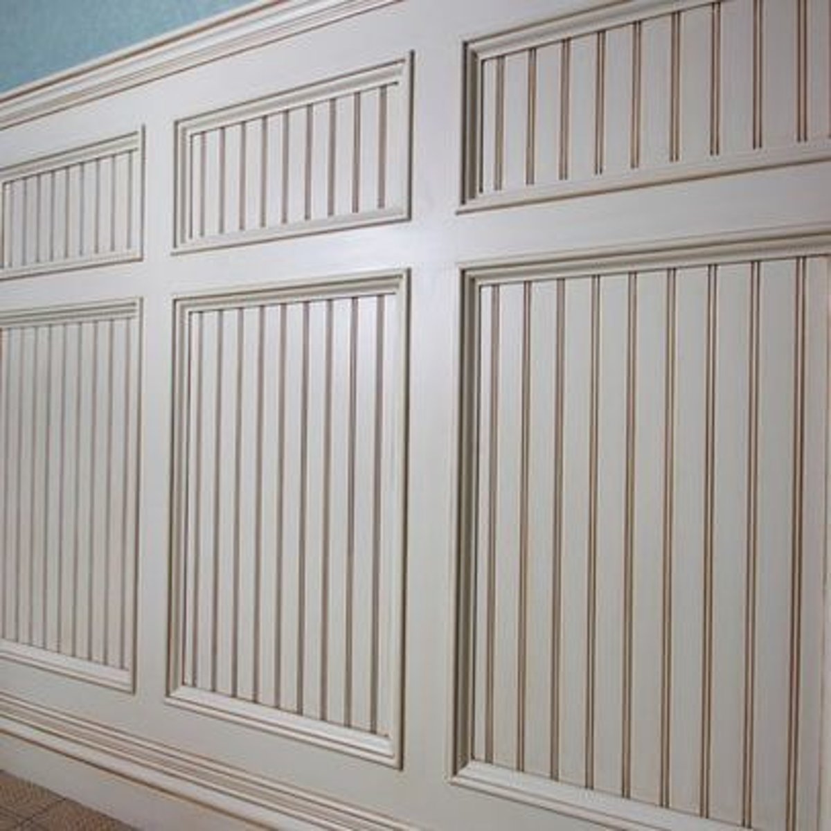 <p>Traditionally, wood paneling that's routed vertically so that parallel linesspan the height of the board. Beadboard is often used as a wall material, wainscoting and on cabinet doors.</p>