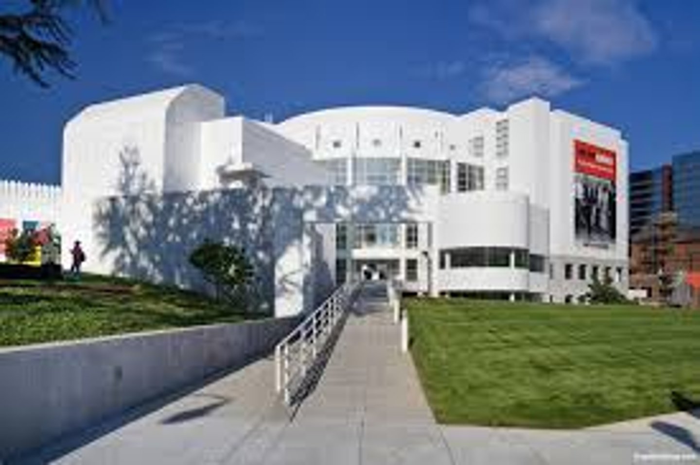 <p>Designed by Richard Meier</p>