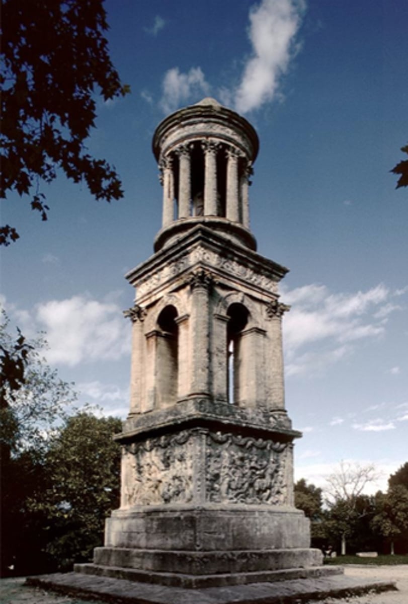 <p>It has been interpreted as a cenotaph erected in memory of a man of the Julii family, who would have been granted citizenship and his name by Julius Caesar for his service in the Roman army, following the conquest of Gaul. Henri Rolland, left to suggest that it was a mausoleum dedicated to the memory of Caius and Lucius Caesar, grandsons of the emperor Augustus.</p>