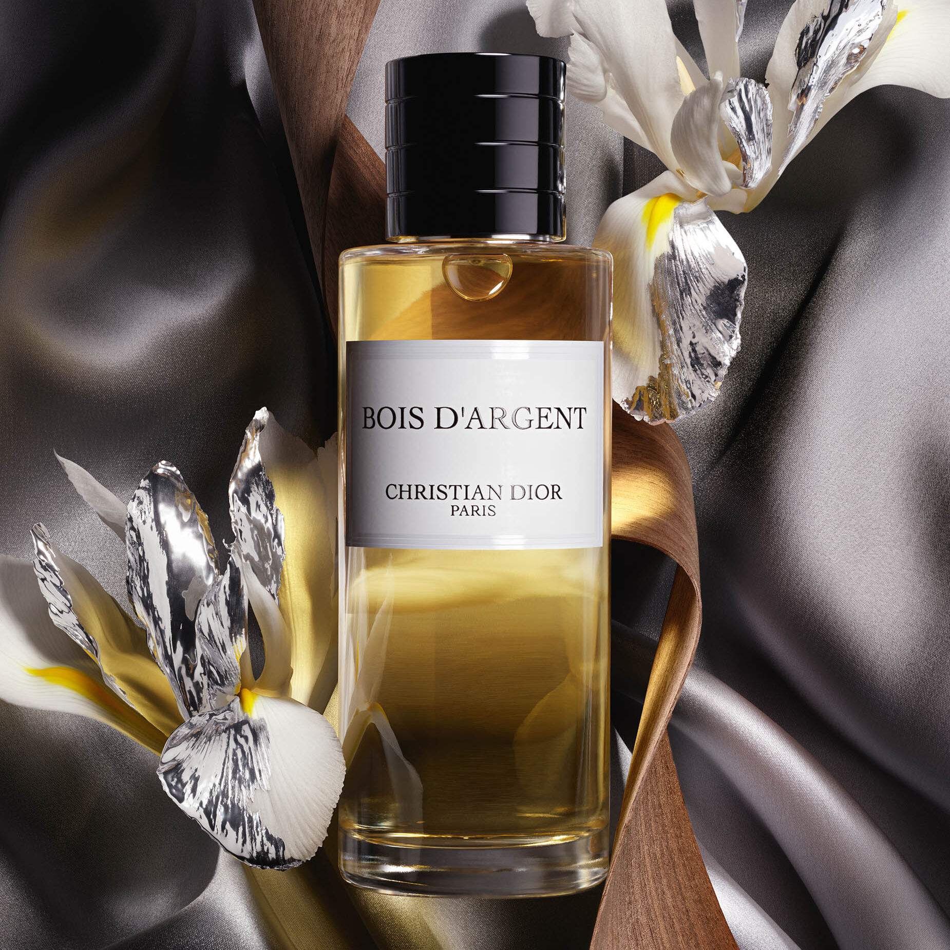 <p>Le parfum Bois d argent  viens de chez Dior</p><p>200 § en moyenne </p>