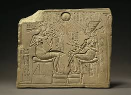 <p><span style="background-color: transparent;"><strong><span>Akhenaten, Nefertiti, and Three Daughters</span></strong></span></p>