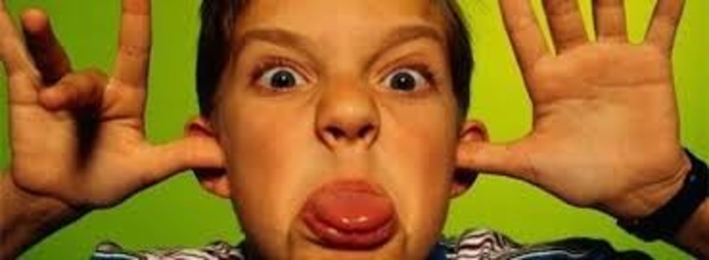 <p>to make fun of in an insulting way</p>