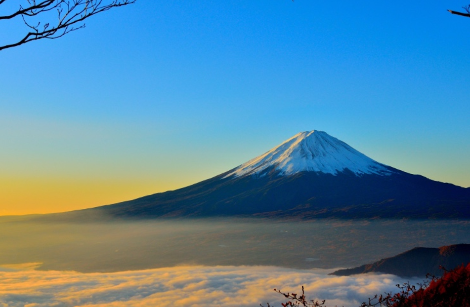 <ul><li><p>Composed of layers of lava flow, pyroclasitc debris and volcanic mud flows</p></li><li><p>Explosive and most dangerous to humans</p></li><li><p>Volcanoes rimming the pacific ocean are mostly these types</p></li><li><p>most have intermediate compositions</p></li><li><p>Tephra is pyroclasitc material that ejected during eruption</p></li><li><p>Eruption columm is tephra and gas that rises upwards into the atmoshphere</p></li><li><p>Pyroclastic flow forms when eruption column collapses as a dense, swirling cloud of hot gases, volcanic rock and ash</p></li><li><p>Lahar is rain and snowmelt mixing with lose ash and rock</p></li></ul><p></p>