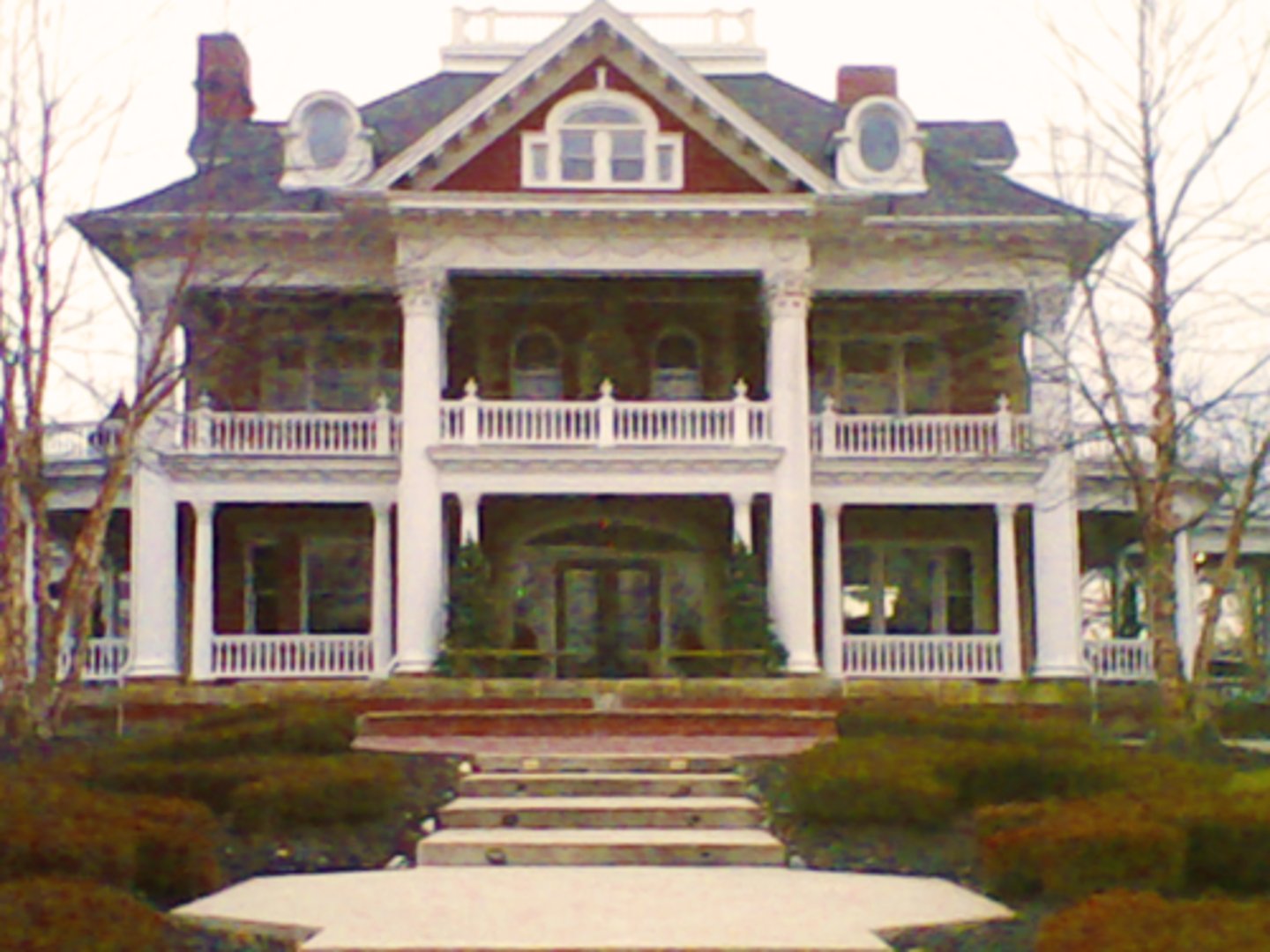 <p>(n): biệt thự</p>