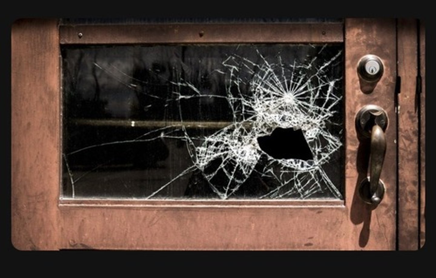 <p>có hại, bất lợi</p>