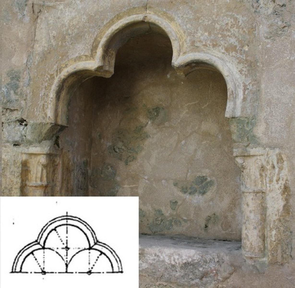 <p>An arch incorporating the shape or outline of three overlapping circles.</p>