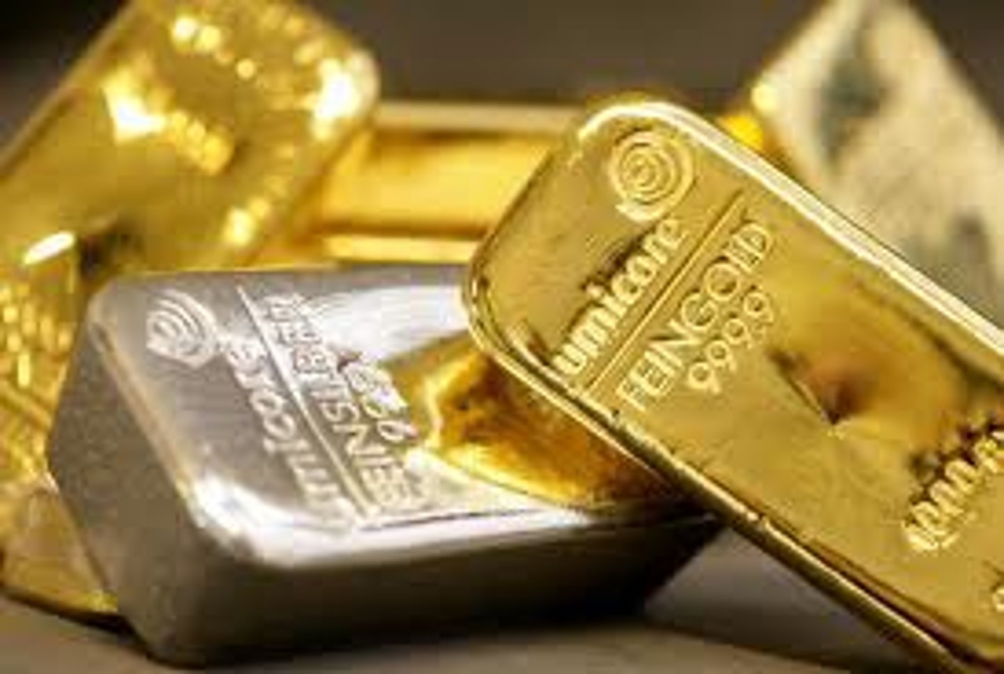 <p>Nation's policy of accumulating as much precious metal as possible while preventing its outward flow to other countries</p>