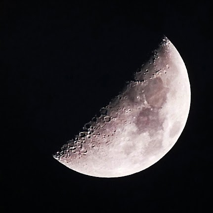 <p>&nbsp;</p><p><span>What moon phase is this?</span></p>