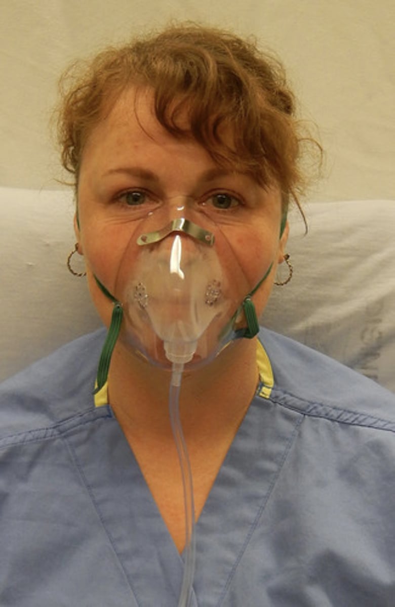 <p>5-10 L/min</p><p>~35 To 56% Fio2</p>