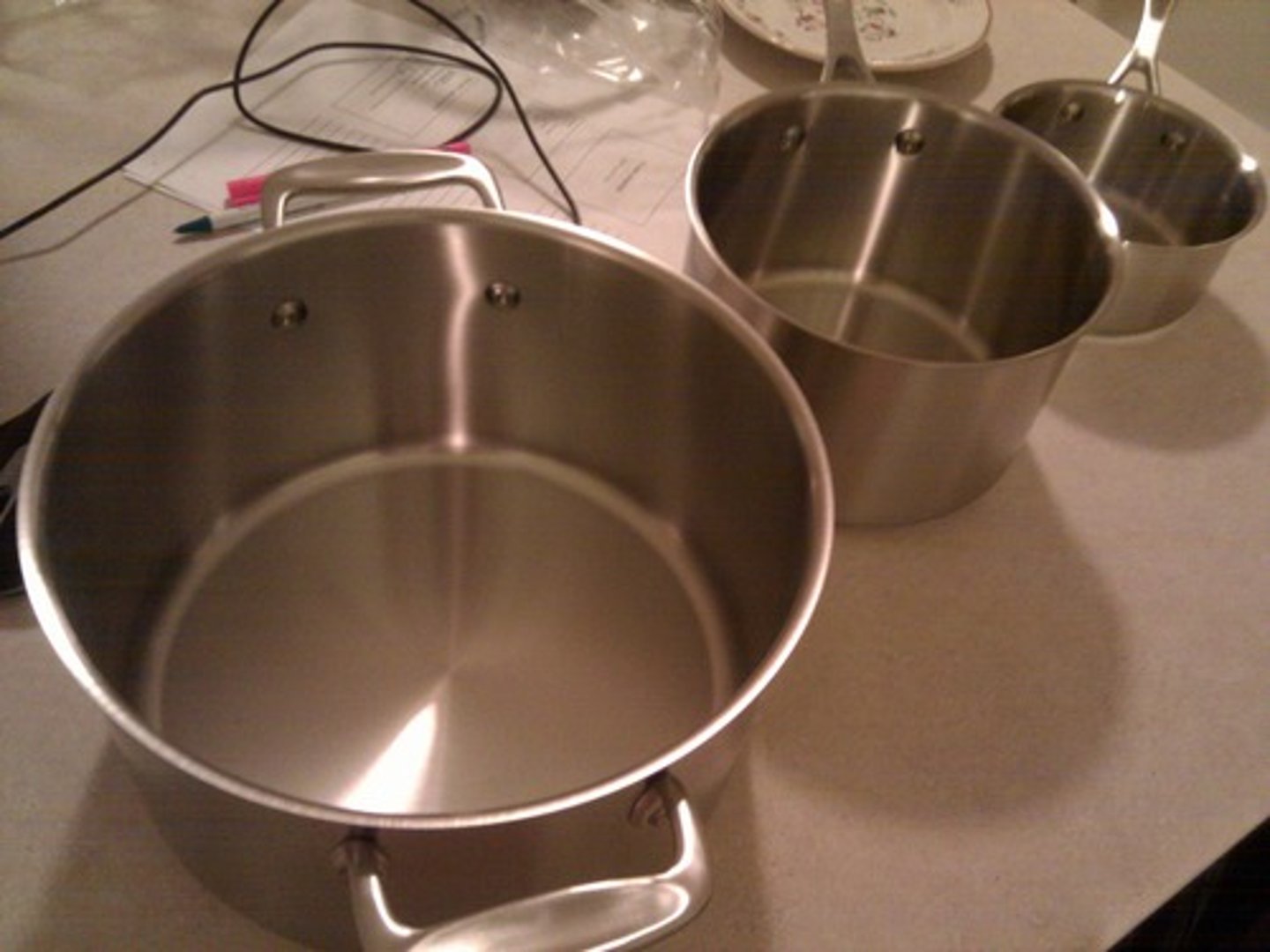 <p>pot, saucepan</p>
