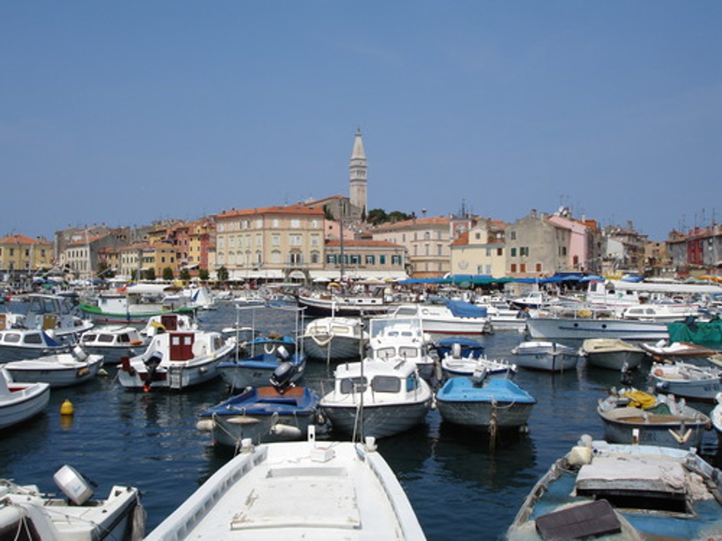 <p>A town or city with a harbor where ships load or unload, especially one where customs officers are stationed.</p><p>Places on the outside of the computer that connect to the motherboard and allows hardware to work</p>