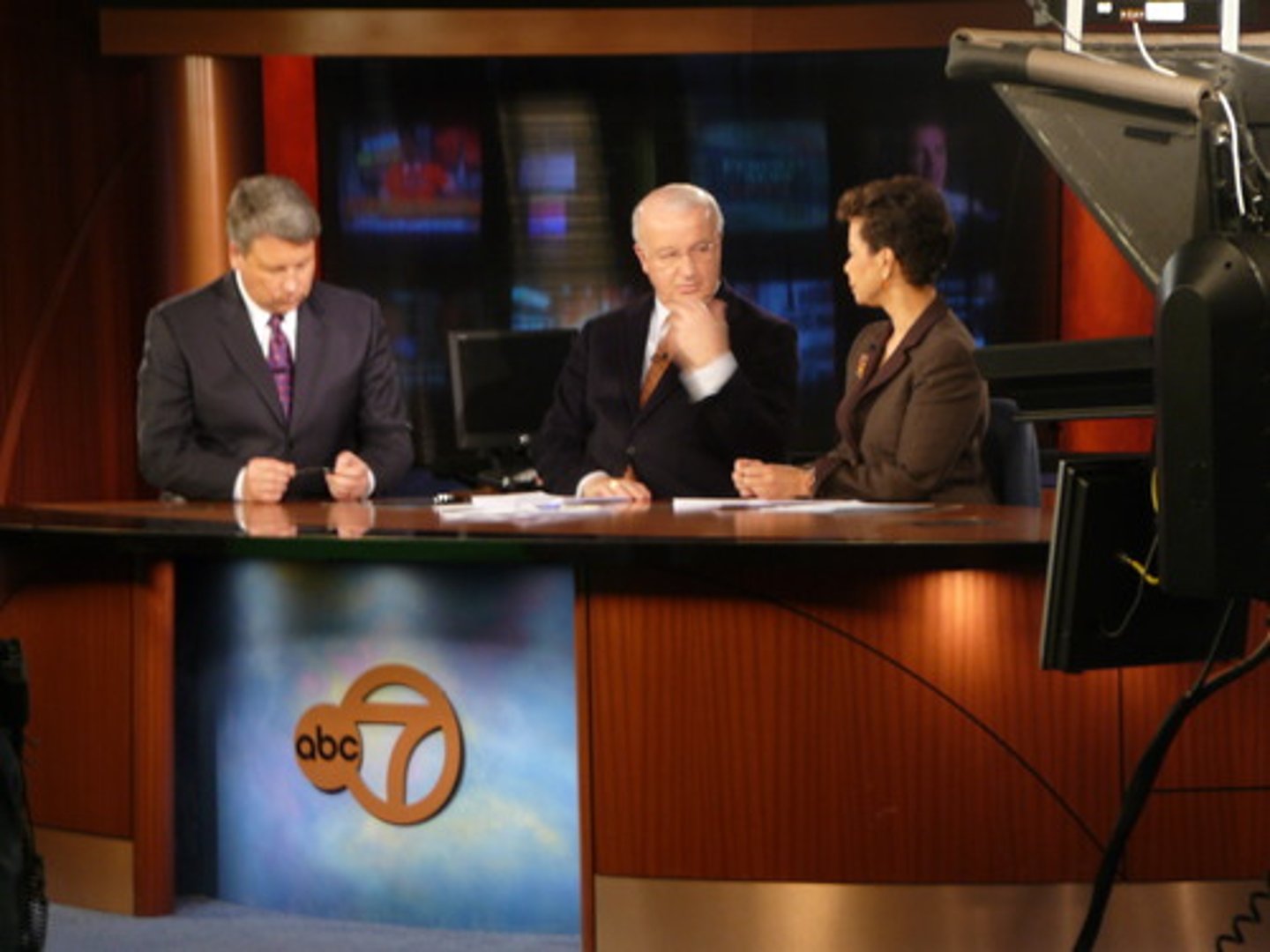 <p>newscast</p>