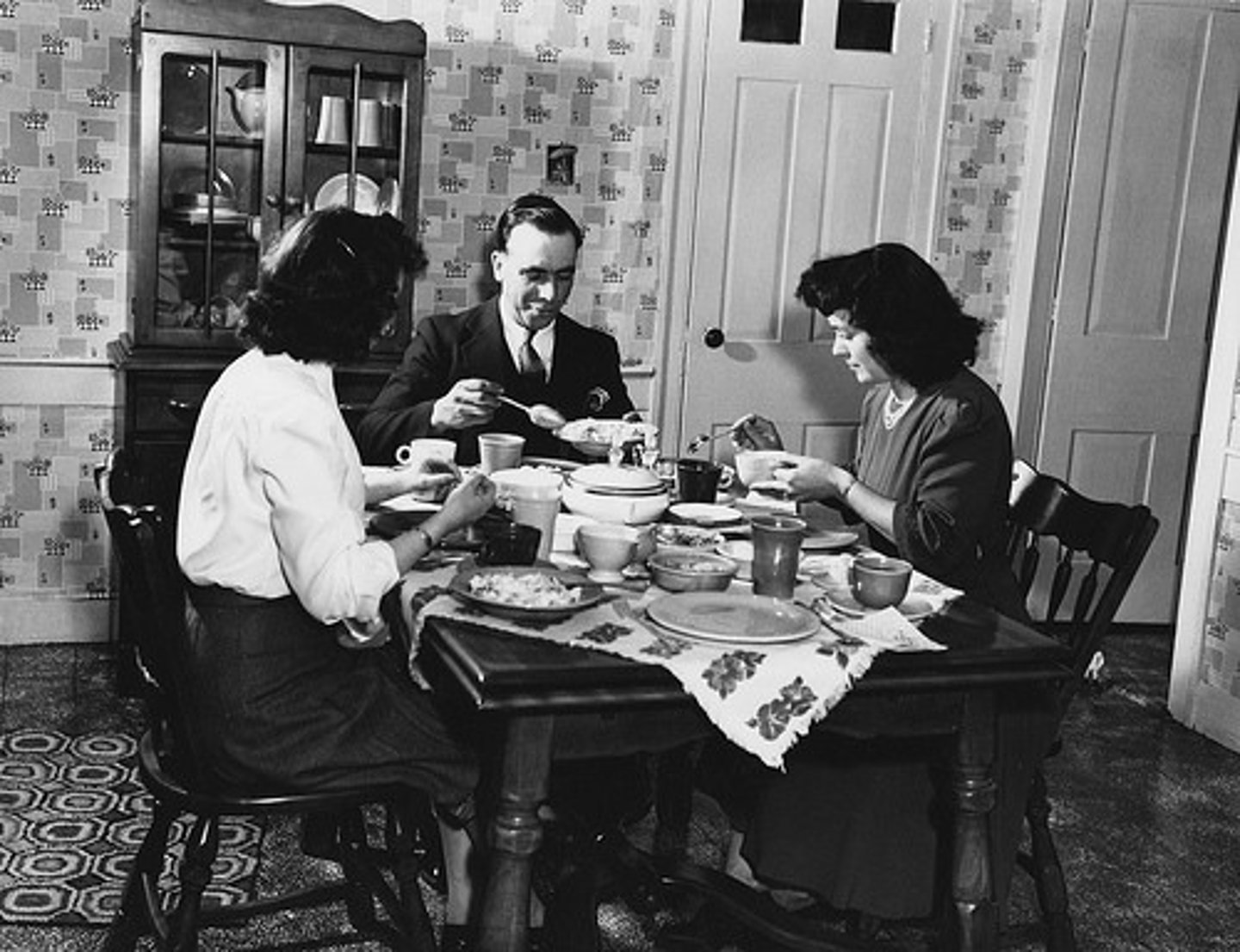 <p>to have dinner</p>