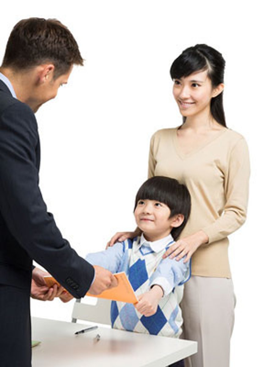 <p>(n) người giám hộ, người canh gác, bảo vệ</p>