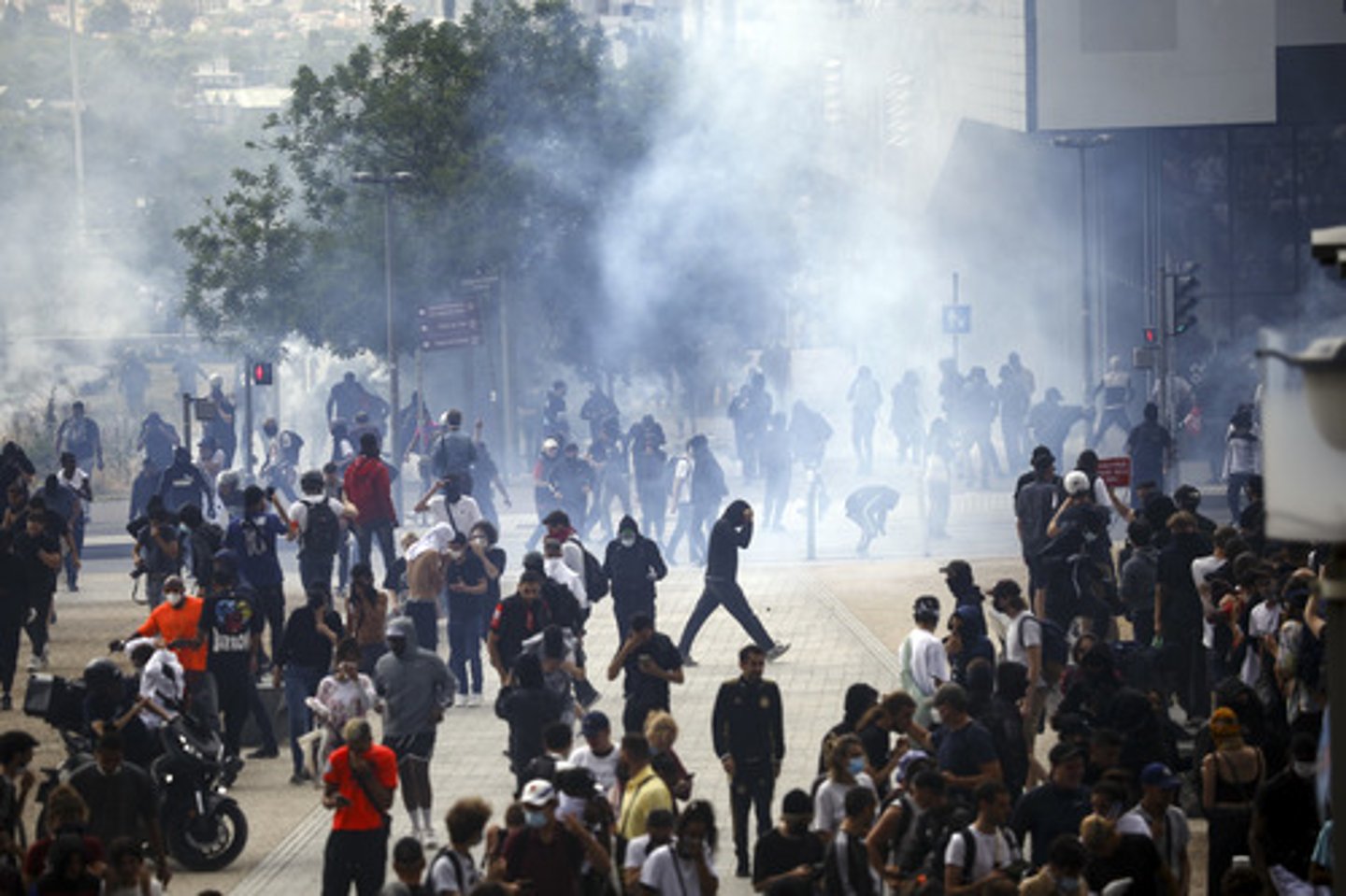 <p>un tumulte (an uproar)</p>