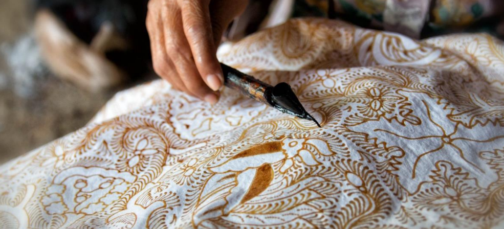 <p>equipment to trace the pattern with wax in Batik dyeing</p><p></p>